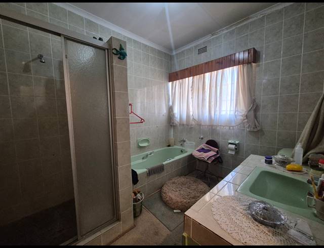 4 BEDROOM HOUSE FOR SALE IN BISHOPS BAY